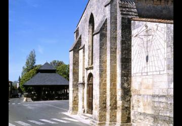 Eglise et cadran solaire